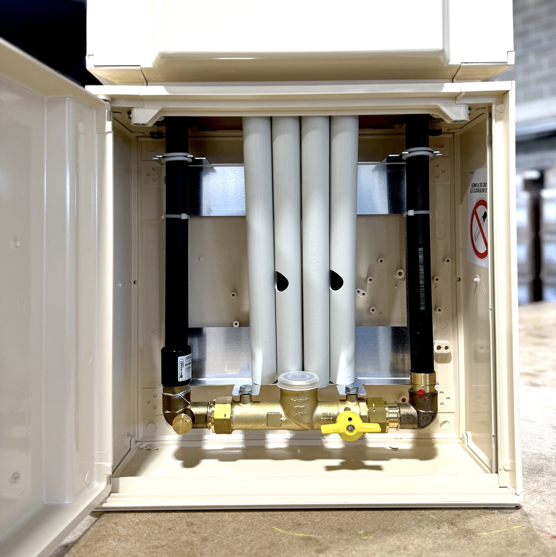 Coffret Pour Installation Gaz Extérieur Complet Et équipé – Occasion Très Bon état